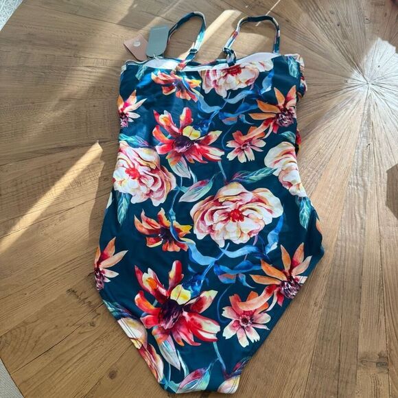 Deep V Neck Cut Out Onepiece Swimsuit size large - Picture 5 of 6